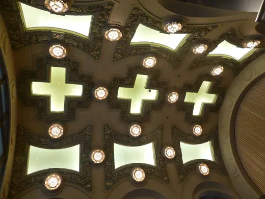 Photo 4: Interior