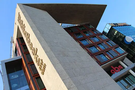 Photo 2: Exterior · Nieuwmarkt en Lastage - Oosterdokskade Amsterdam public library