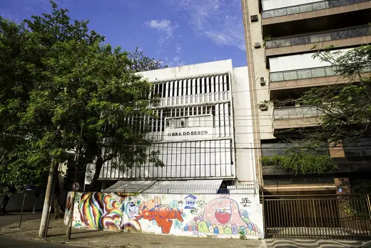 Photo 1: Exterior
