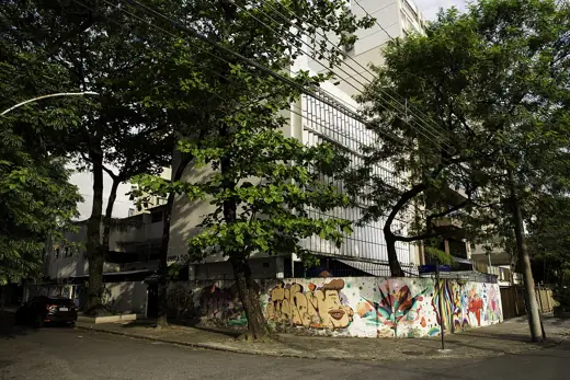 Photo 2: Exterior