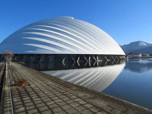 Photo 2: Exterior