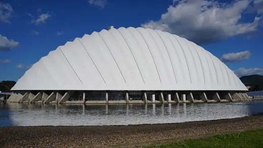 Photo 4: Exterior
