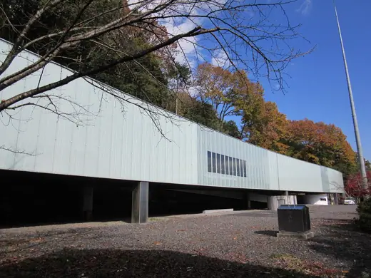 Photo 1: Exterior