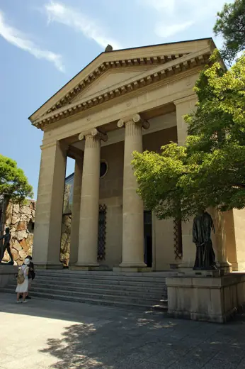 Photo 1: Exterior
