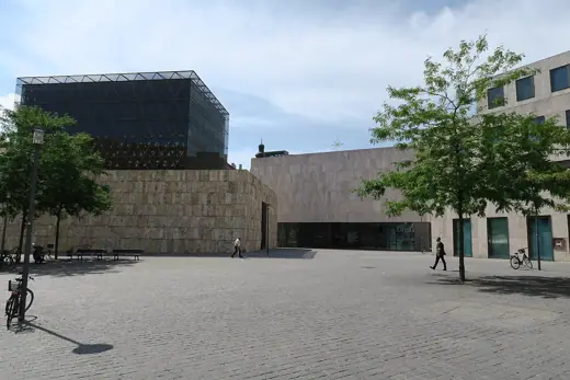 Photo 3: Exterior · Blick auf den St.-Jakobs-Platz und die Hauptsynagoge in München
