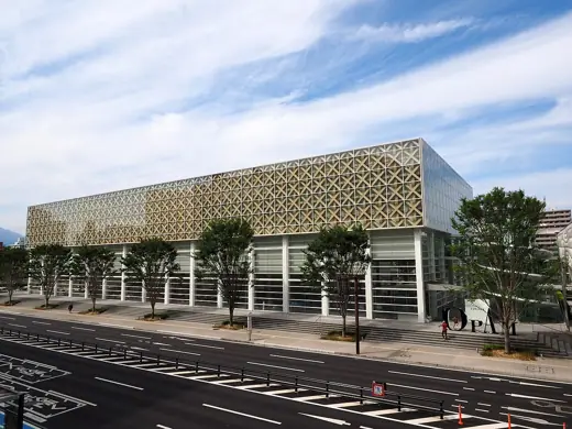 Photo 3: Exterior