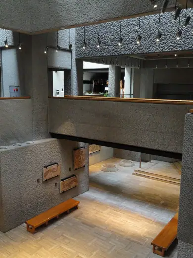 Photo 4: Interior