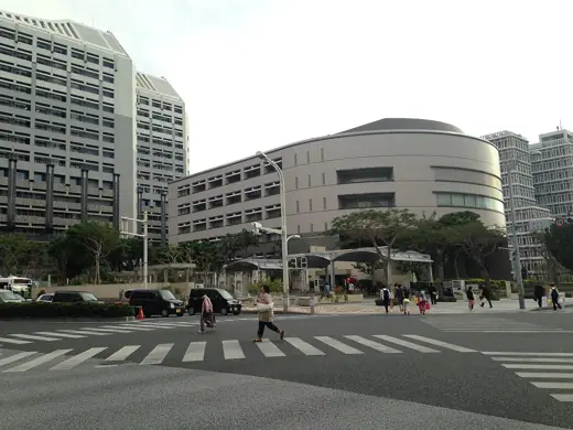 Photo 4: Exterior