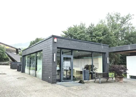 Photo 2: Exterior
