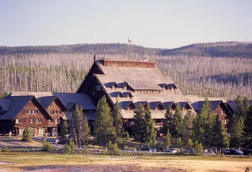 Photo 1: Exterior