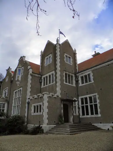 Photo 2: Exterior