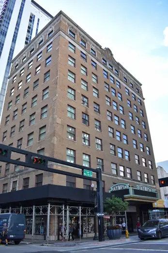 Photo 1: Exterior