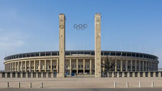 Photo 2: Exterior