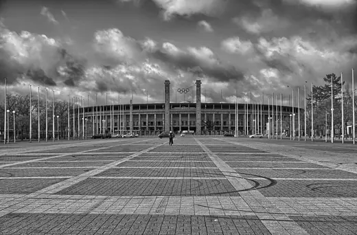 Photo 4: Exterior