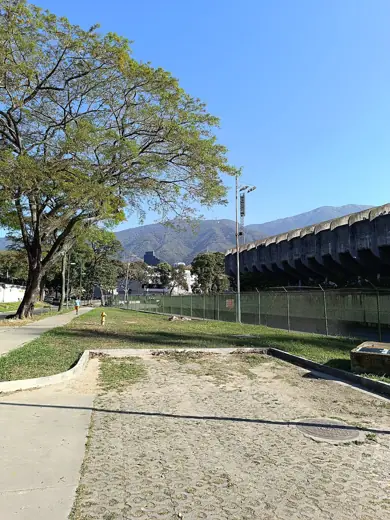 Photo 3: Exterior