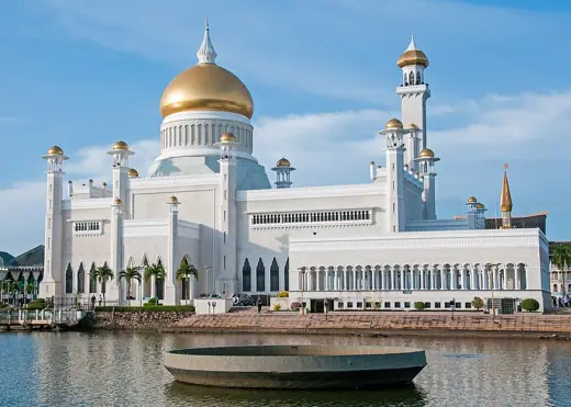 Photo 2: Exterior · Exterior of Sultan Omar Ali Saifuddien Mosque - Brunei