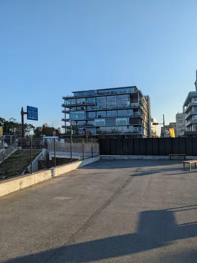 Photo 1: Exterior