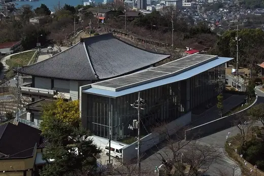 Photo 2: Exterior