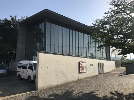 Photo 3: Exterior