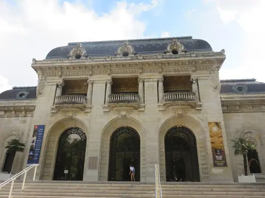 Photo 3: Exterior