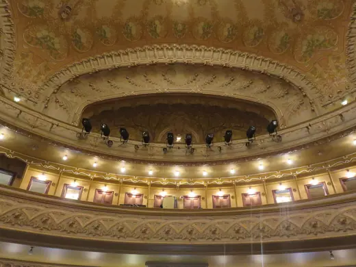 Photo 4: Interior