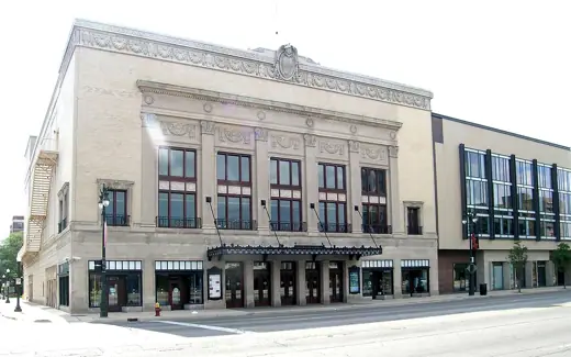 Photo 1: Exterior