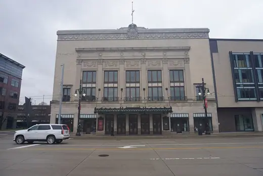 Photo 3: Exterior