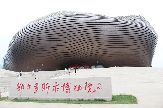 Photo 4: Exterior