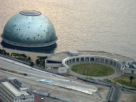 Photo 3: Exterior