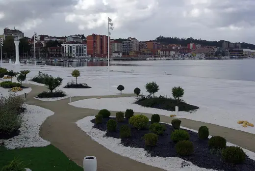 Photo 2: Exterior · Avilés and the ria from the Oscar Niemeyer International Cultural Centre ( Asturias , Spain )