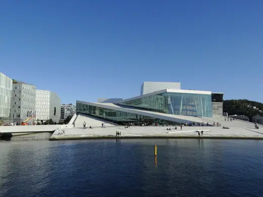 Photo 2: Exterior · Opera w Oslo