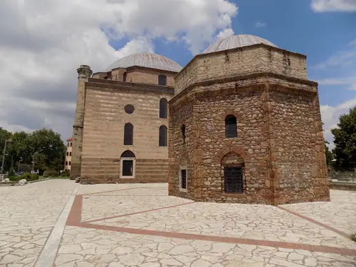 Photo 2: Exterior