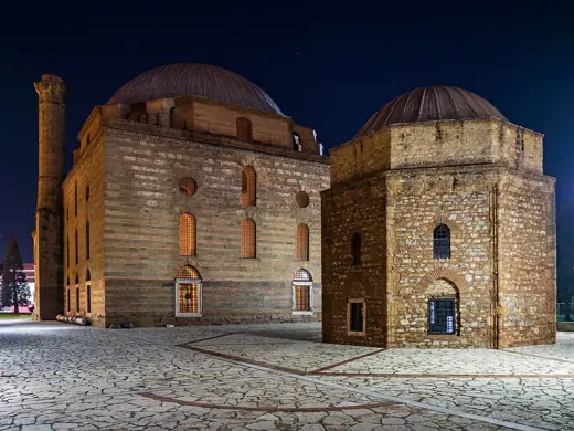 Photo 3: Exterior