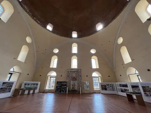 Photo 5: Interior