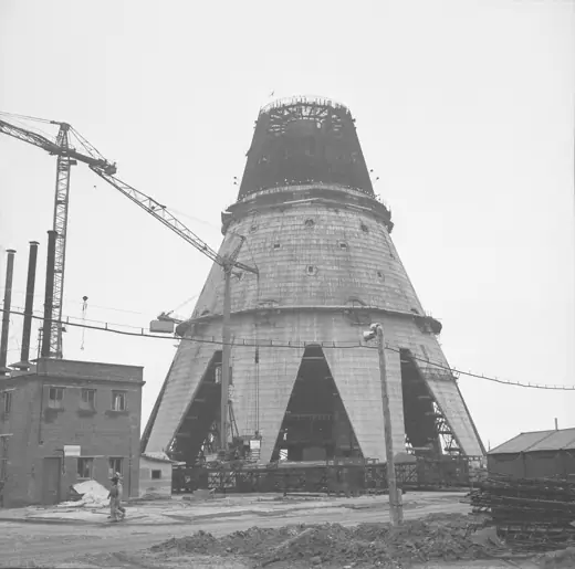 Photo 2: Exterior