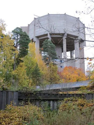Photo 3: Exterior