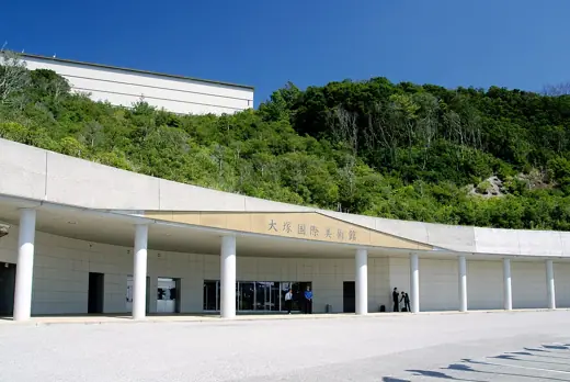 Photo 1: Exterior