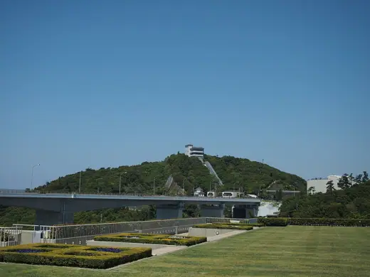 Photo 2: Exterior