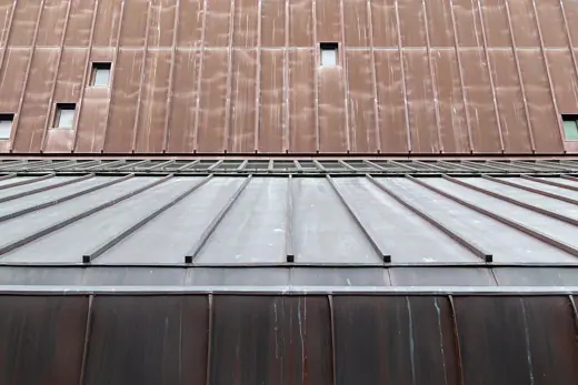 Photo 4: Exterior