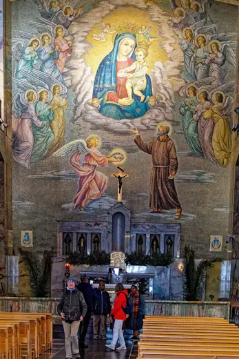 Photo 5: Interior · Visit to the city of Padre Pio