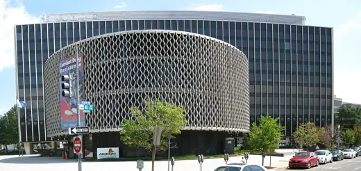 Photo 2: Exterior