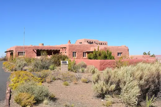 Photo 1: Exterior