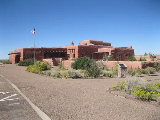 Photo 2: Exterior