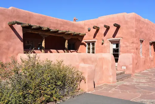 Photo 3: Exterior