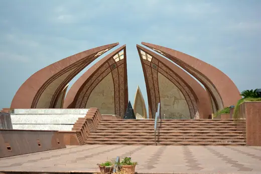 Photo 5: Exterior