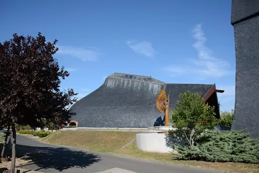 Photo 3: Exterior · A templomkülső nyugat felől nézve