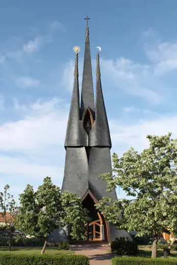 Photo 4: Exterior · Catholic church, Paks, Hungary