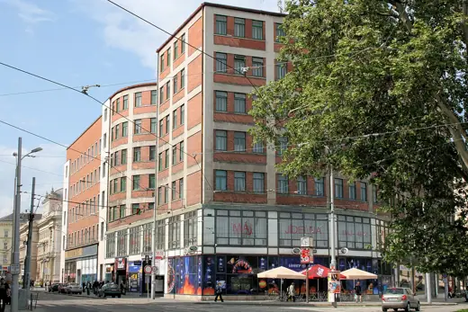 Photo 1: Exterior