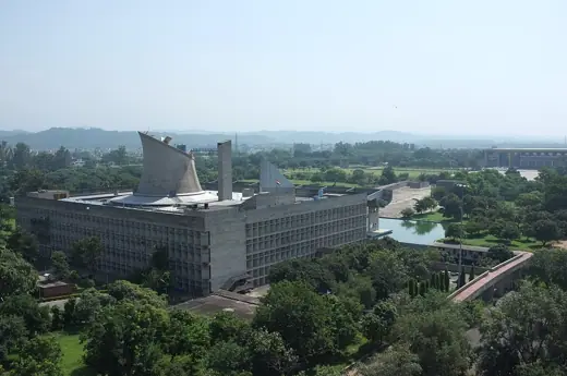 Photo 8: Context · by Le Corbusier