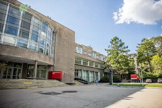 Photo 3: Exterior
